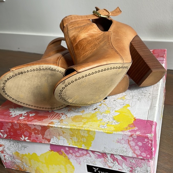 Chinese Laundry Bizarre in cognac. - Picture 4 of 4